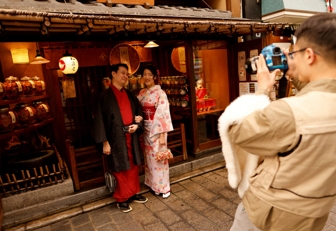 JAPAN-TOURISM/ <YONHAP NO-4597> (REUTERS)