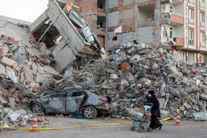 TURKEY-QUAKE/ <YONHAP NO-1341> (REUTERS)