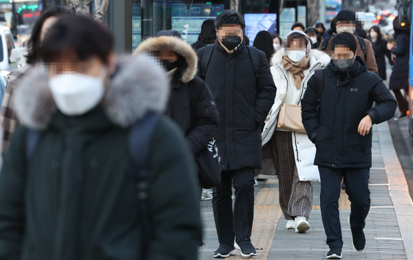 줄줄이 패딩<YONHAP NO-1290>