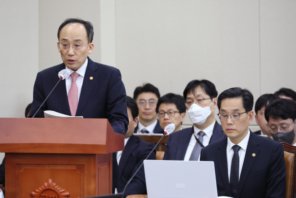 추경호 경제부총리, 기재위 업무보고<YONHAP NO-2471>