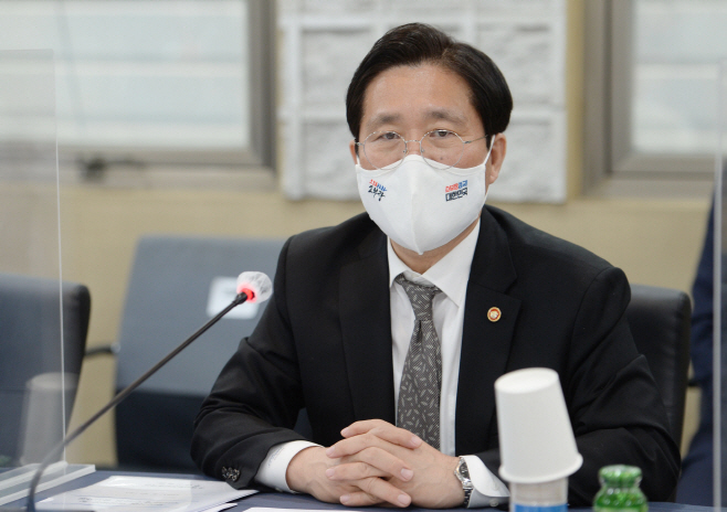 발언하는 성윤모 장관<YONHAP NO-4071>