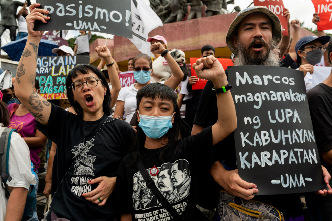 PHILIPPINES-ANNIVERSARY/PROTESTS <YONHAP NO-4639> (REUTERS)