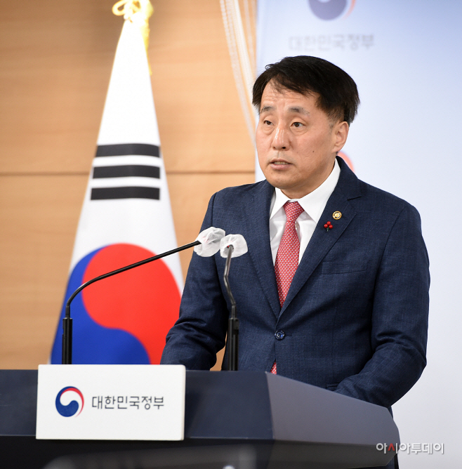 [포토]조선업 외국인력 도입애로 해소방안 설명하는 장영진 차관