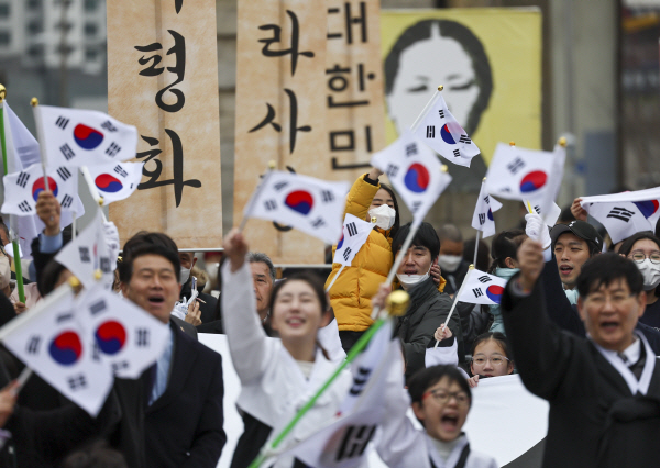 독립문 앞 만세삼창<YONHAP NO-2196>