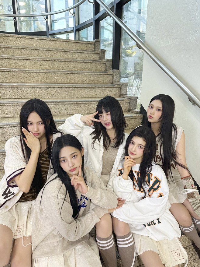 뉴진스_단체이미지(1)
