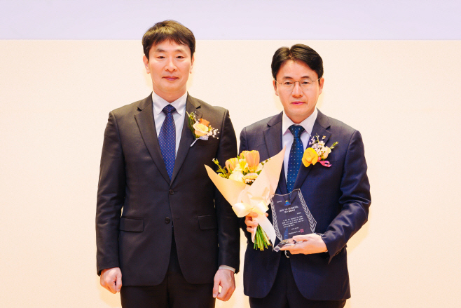 이석용은행장 수상사진