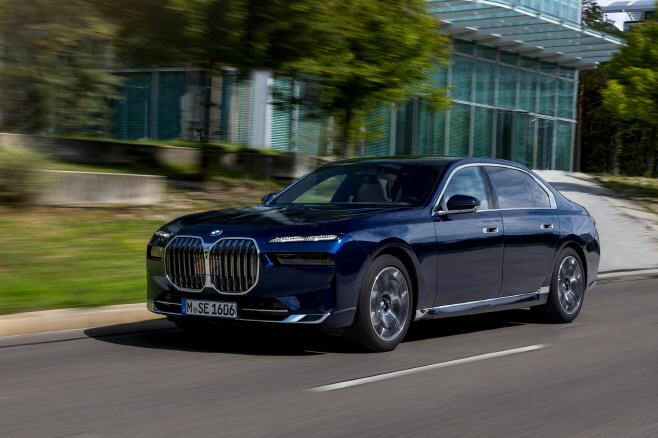 사진1-BMW 코리아 뉴 740d xDrive 출시 (1)