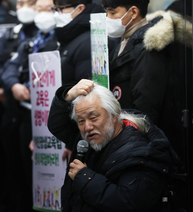 선전전 참석한 박경석 전장연 대표<YONHAP NO-1754>