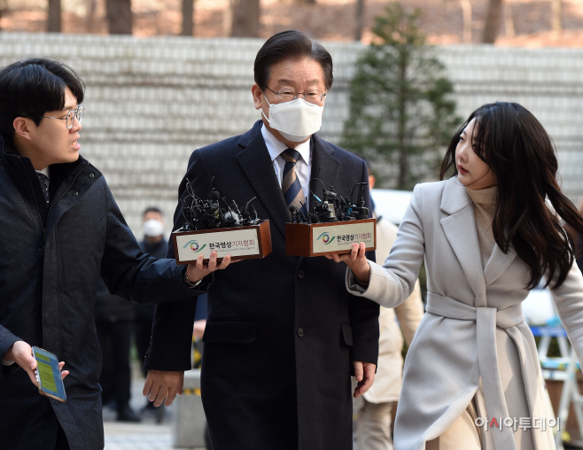 [포토] 이재명, 아무 말 없이 법정으로