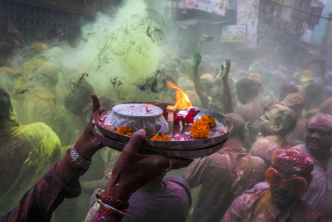 APTOPIX India Hindu Festival