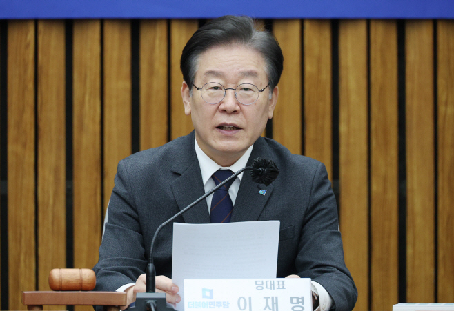 확대간부회의 발언하는 이재명 대표