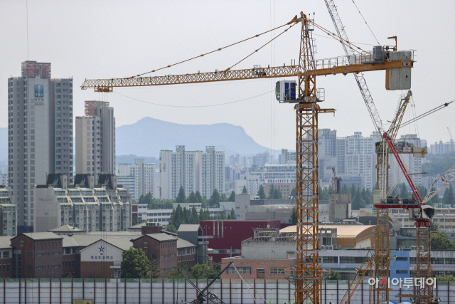 서울의 한 아파트 공사현장 전경