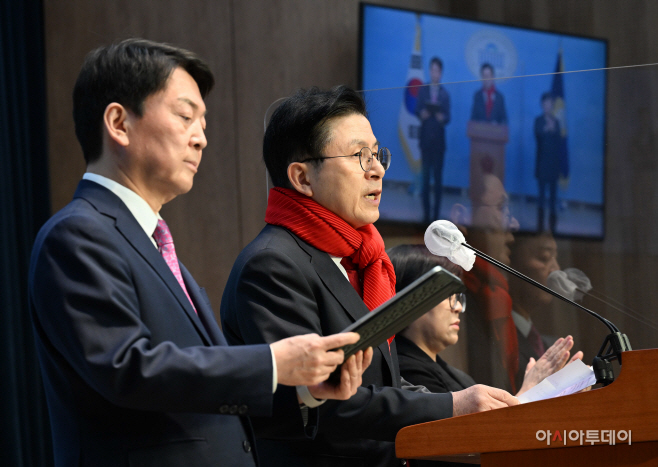 [포토] '김기현 즉각 사퇴해야' 공동 기자회견하는 안철수·황교안