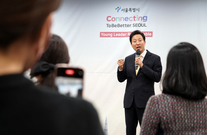 영리더들의 발표를 듣고 소감을 밝히는 오세훈 서울시장-6
