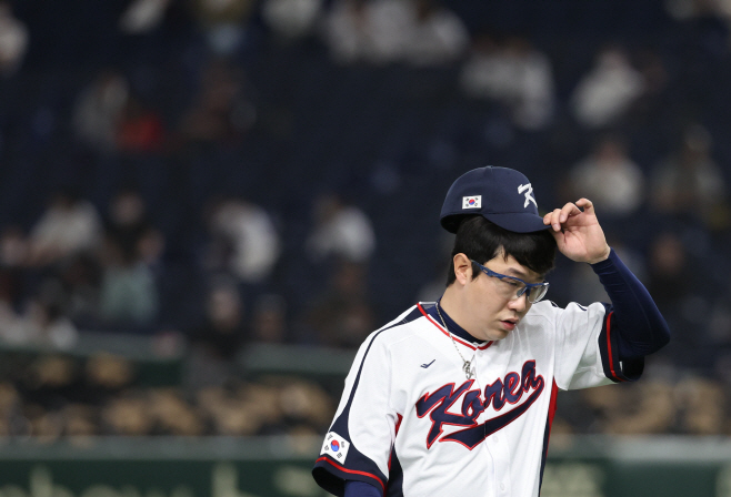 교체되는 양현종<YONHAP NO-4790>
