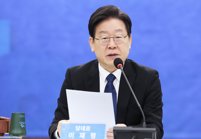 발언하는 이재명 대표
