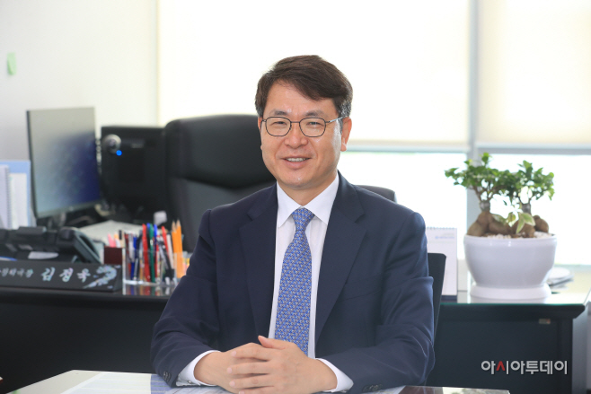 8. 김정욱 (축산정책관)