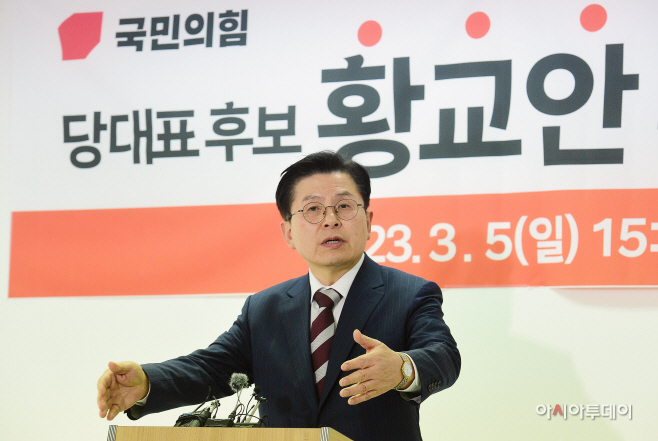[포토] 황교안 '김기현 후보 사퇴해야...김정곤 재개발 조합장과 수상한관계'