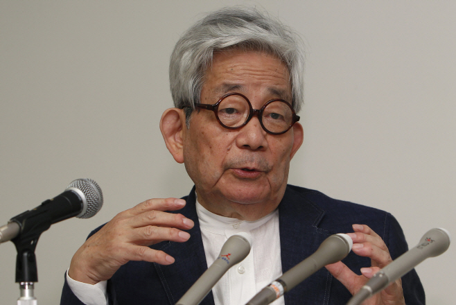 Japan Kenzaburo Oe <YONHAP NO-6888> (AP)