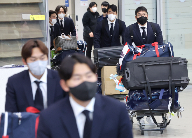 '1라운드 탈락' 귀국한 WBC 야구 대표팀<YONHAP NO-3720>