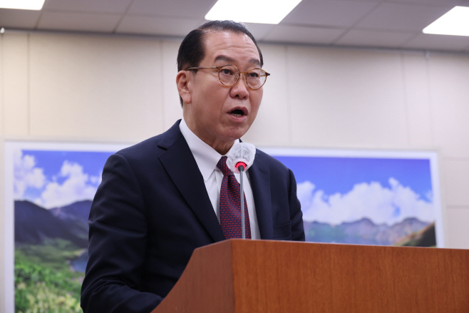 현안보고하는 권영세 장관<YONHAP NO-3183>