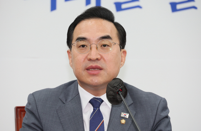 발언하는 박홍근 원내대표