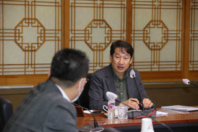 김남일 포항시 부시장이 28일 비대면 영상회의로 개최된 전국대