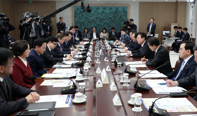 비상경제민생회의에서 발언하는 윤석열 대통령