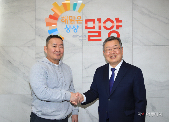 20230329-할트마 바툴가 몽골 전대통령 밀양방문(1)