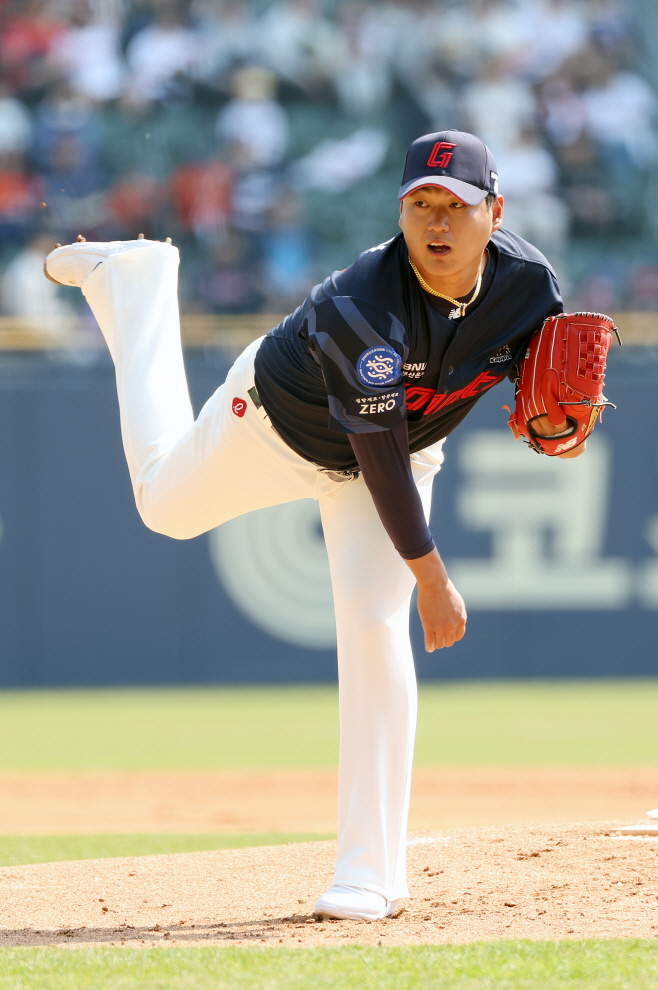 호투 펼친 나균안<YONHAP NO-2889>