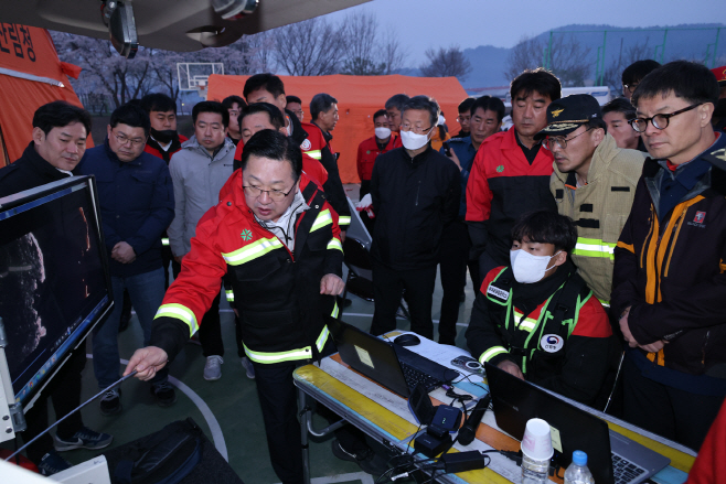 대전 서구 산직동 산불 이틀 째 현장을 찾은 이장우 대전시장