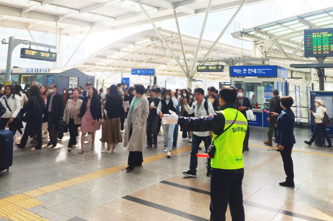 230403 수도권전철 환승역 질서단속