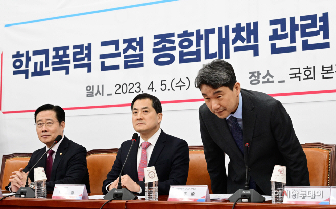 [포토] 인사하는 이주호 사회부총리 겸 교육부 장관