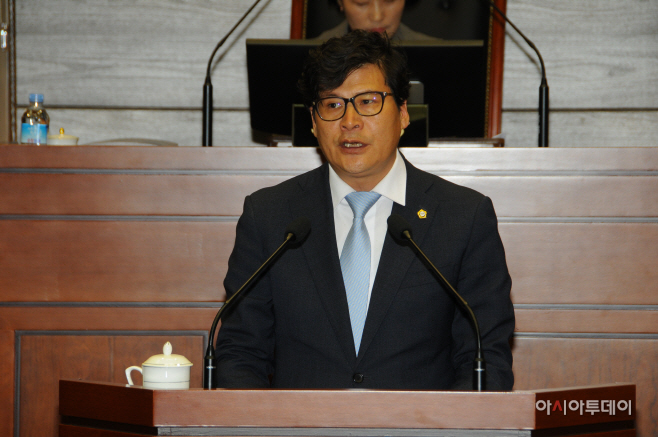 이성용 의원 결의안