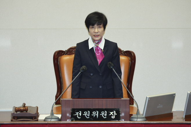 전원위원회 첫 회의 주재하는 김영주 위원장