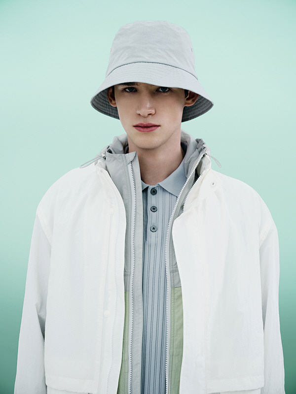 DKNY남성 캡슐컬렉션_스포티 미드넥 바람막이 아우터