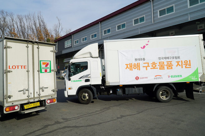 [롯데유통군] 강릉 산불 피해 생필품 지원 가로컷1