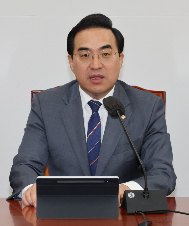 정책조정회의 발언하는 박홍근 원내대표