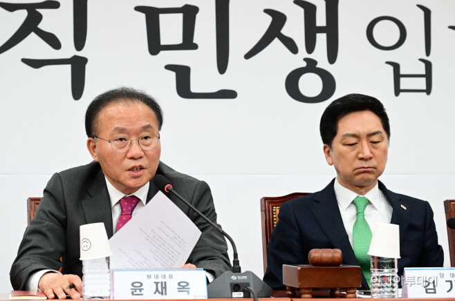 [포토] 윤재옥 '양곡법-간호법, 국민 삶에 막대한 영향 미쳐…충분히 검토하고 협의해야'