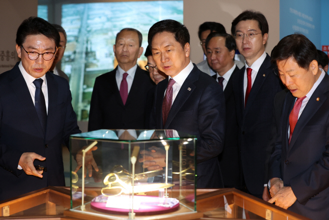 박정희대통령기념관 방문한 김기현 대표