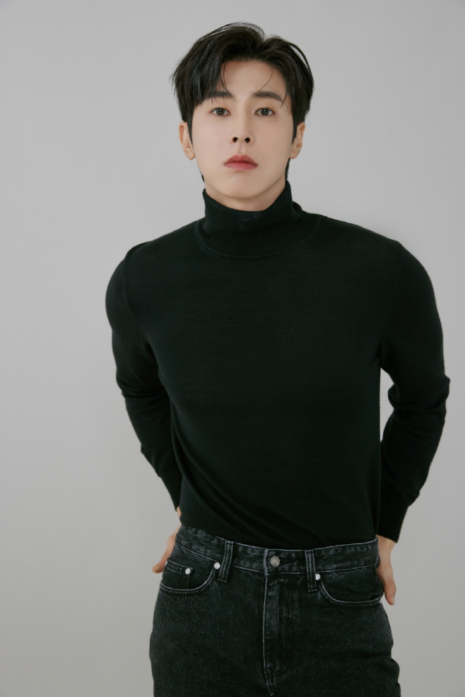 [사랑의열매] 유노윤호 프로필 사진 (SM엔터테인먼트) (2)