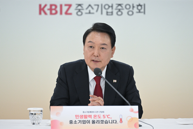 중소기업계와 도시락 오찬 간담회 갖는 윤석열 대통령