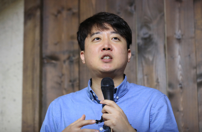 제주서 독자 만나는 이준석