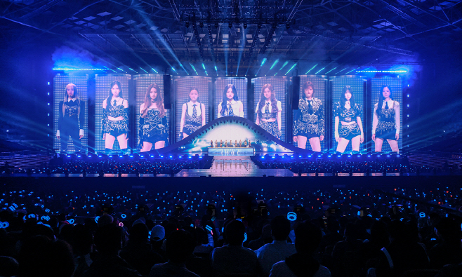 트와이스 다섯 번째 월드투어 서울 KSPO DOME 공연 이미지 (3)