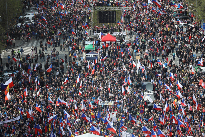 CZECH-PROTESTS/ <YONHAP NO-3658> (REUTERS)