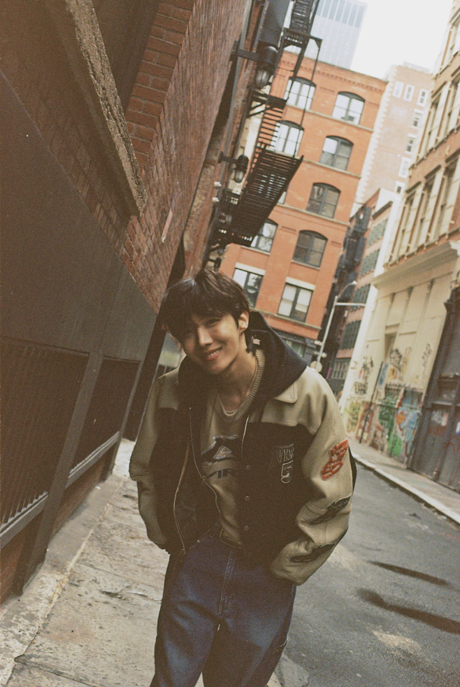 방탄소년단 제이홉_on the street photos