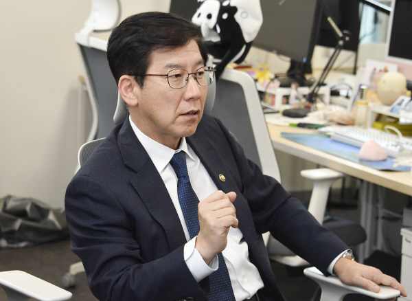 최상대 차관, 팁스타운 현장방문<YONHAP NO-2475>