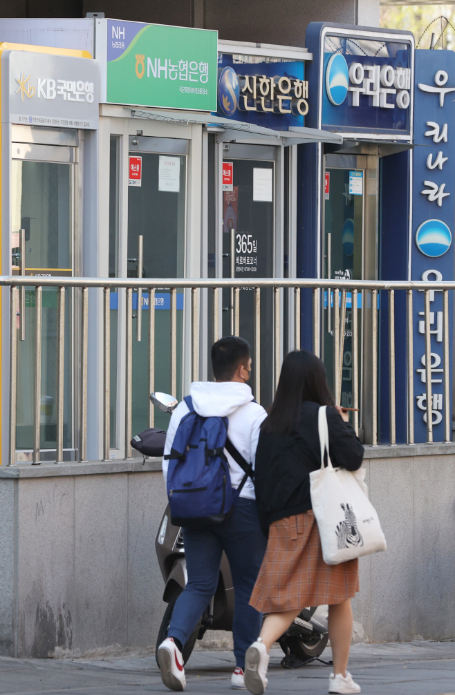 은행 신규 연체율 상승세<YONHAP NO-2188>
