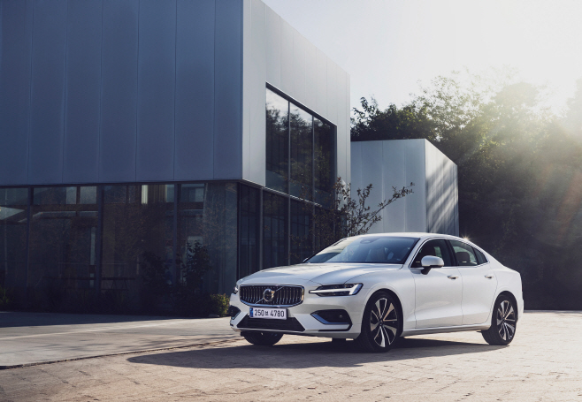 사진자료_볼보자동차 S60 B5 (1)