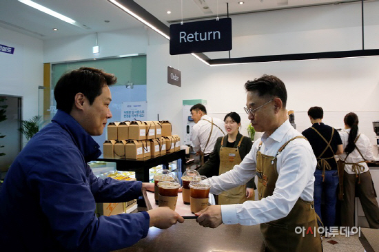 에스알 사내카페 개장 1주년 임직원 일일 바리스타 자원봉사